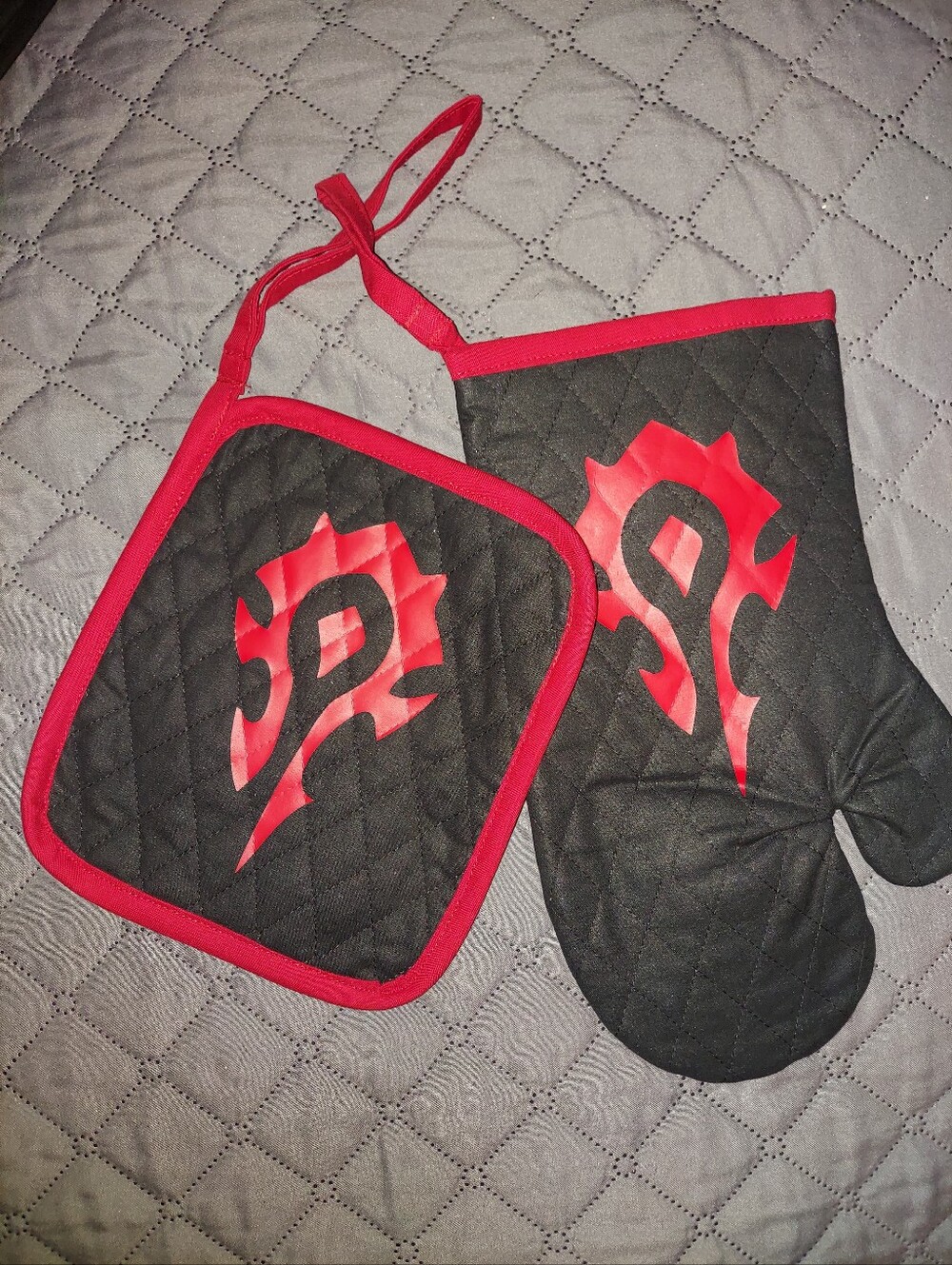 Black and Red Horde Oven Mitt and Pot Holder Set - Quilted Kitchen Protection